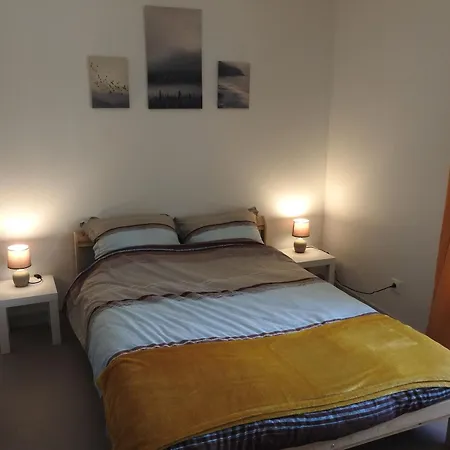 Gite Accueillant Pour 2 Personnes Avec Animaux, Au-Dessus Du Restaurant, A Vouecourt, Pres De Chaumont - Fr-1-611A-20 Semesterbostad Vouecourt