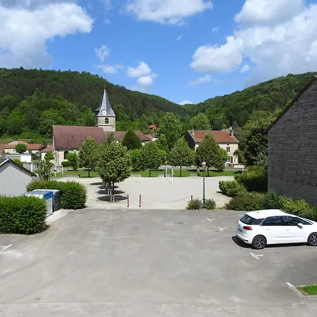 Semesterbostad Gite Accueillant Pour 2 Personnes Avec Animaux, Au-Dessus Du Restaurant, A Vouecourt, Pres De Chaumont - Fr-1-611A-20 *