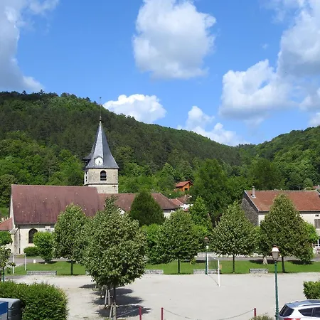 Gite Accueillant Pour 2 Personnes Avec Animaux, Au-Dessus Du Restaurant, A Vouecourt, Pres De Chaumont - Fr-1-611A-20 Semesterbostad Vouecourt